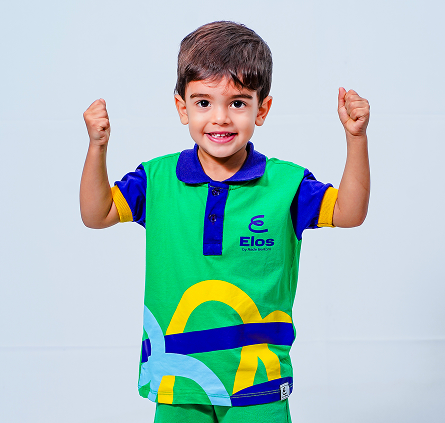 estudante escrevendo